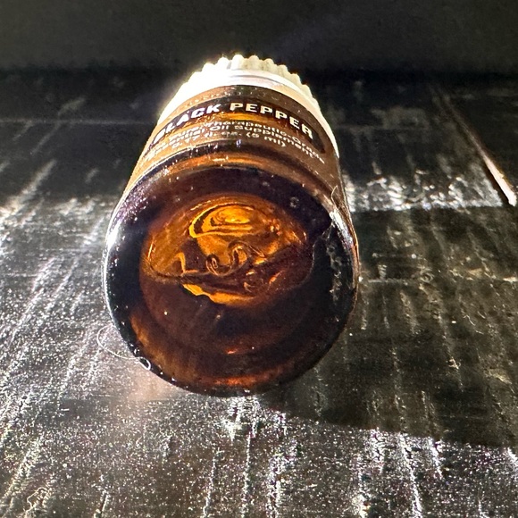 Young Living - Bundle of 5 oils - Fir/Geranium/EnRGee/Sacred Frank/Black Pepper - Picture 6 of 7